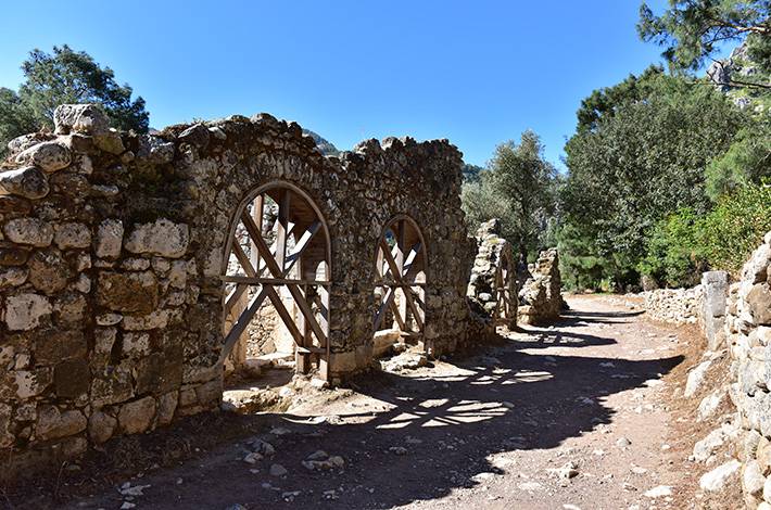 Antik Olympos kentinin kalıntıları