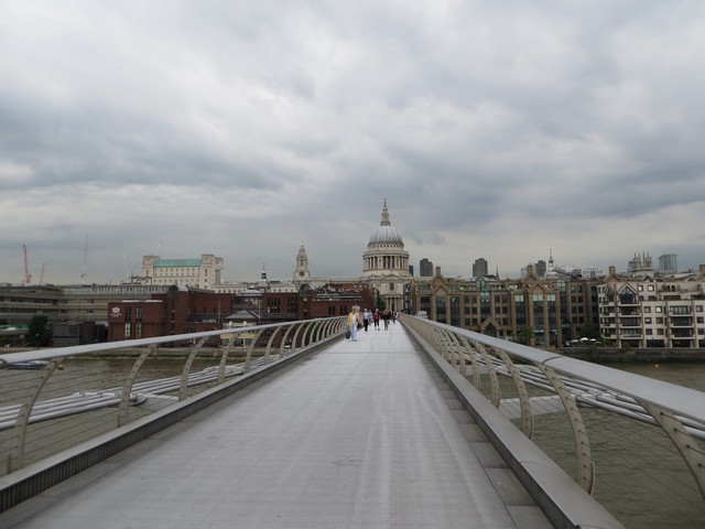 Millenium Köprüsü