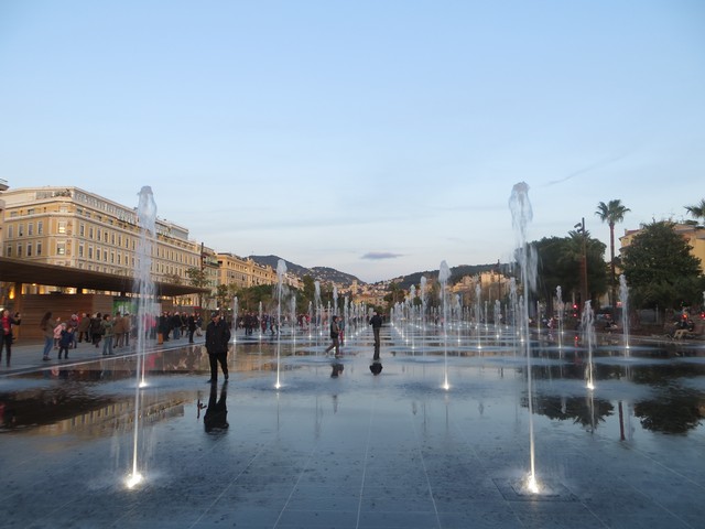 Nice Place Massena Meydanı